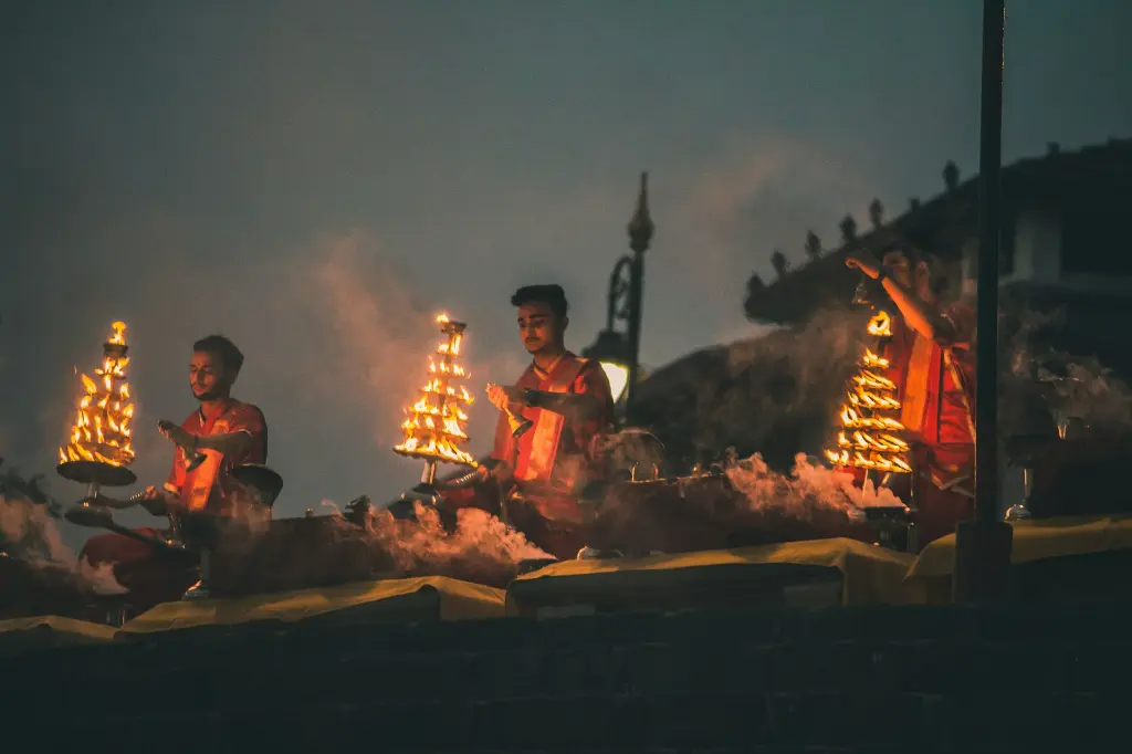unsplash_rJcakYQpxkw_varanasi.webp.jpg